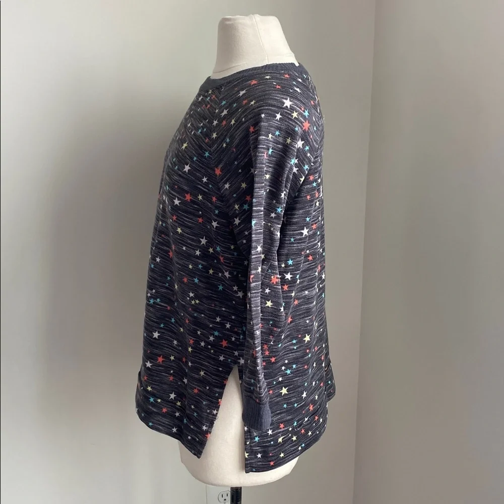 Secret Treasures Star Print Pajama Top Womens Sz Medium Grey